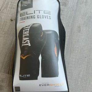 16oz elite training gloves.   Black.  the kid were doing the title boxing club